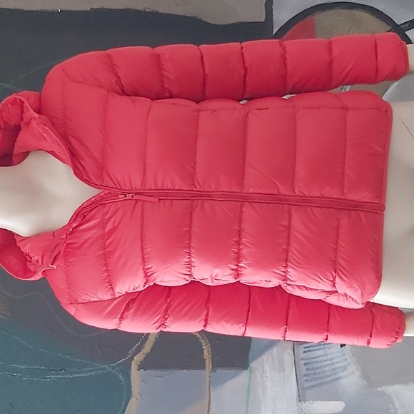Aritizia Red Puff Jacket - Picture 3 of 9
